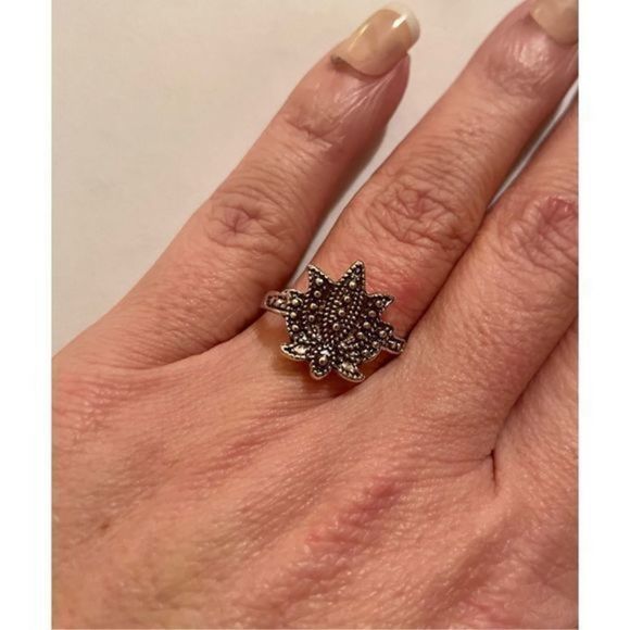 Silver VINTAGE LOTUS FLOWER RING - Picture 3 of 8